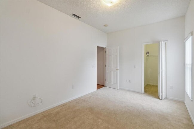 Building Photo - 325 Azincourt Ln