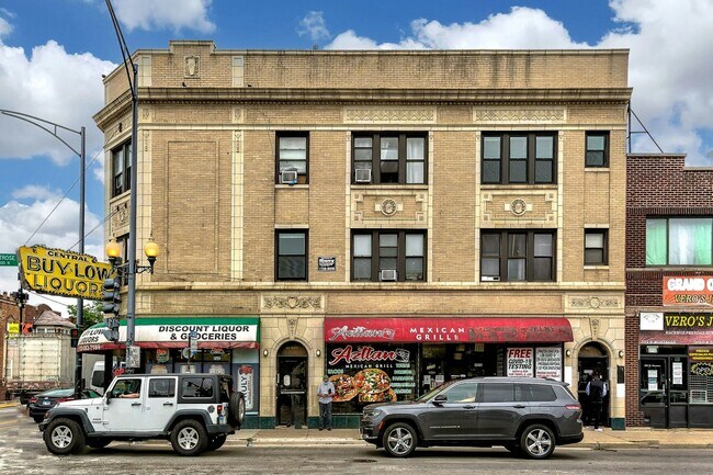 Building Photo - 4405 N Kimball Ave