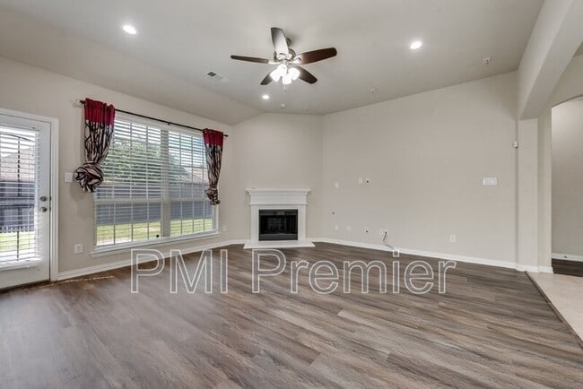 Building Photo - 2900 N Umberland Dr