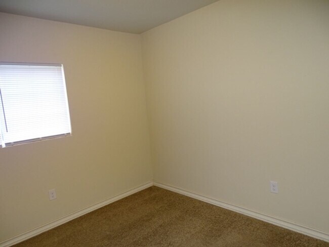 Building Photo - 6619 Arancione Ave