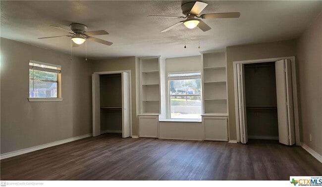 Building Photo - 1310 Goodhue Dr