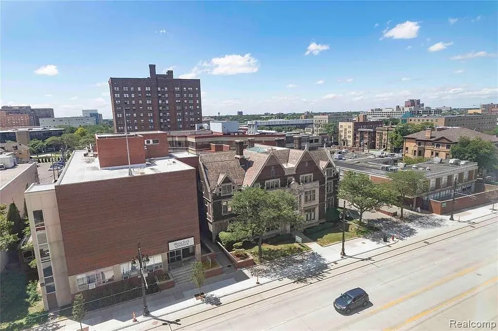 Building Photo - 15 E Kirby St