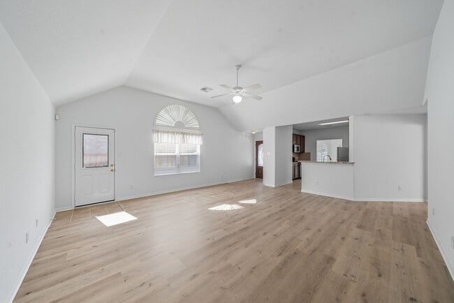 Building Photo - 14730 Fir Knoll Way
