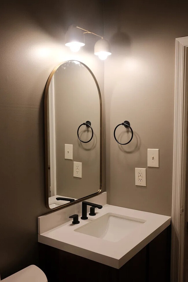 Building Photo - 1810 Idlewood Ave