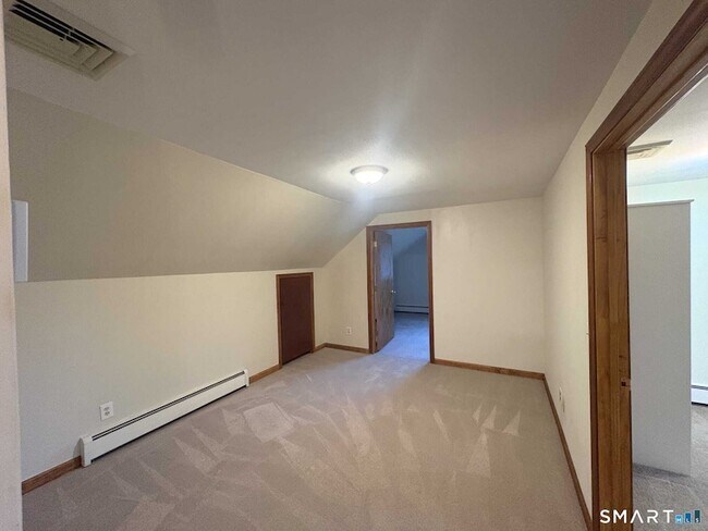 Building Photo - 16 Raymond Rd