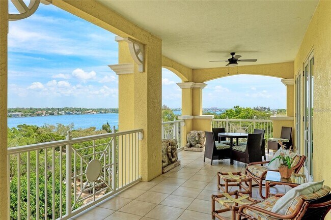 Building Photo - 1308 Old Stickney Point Rd