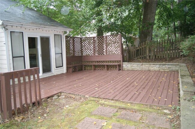 Building Photo - 4239 Glenforest Way