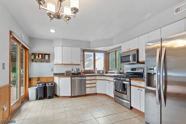 Building Photo - 428 Riverview Rd