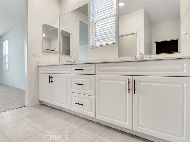 Building Photo - 43885 Arancia Way