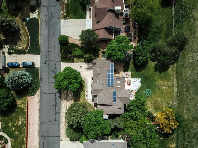 Building Photo - 2213 Grosvenor Ct