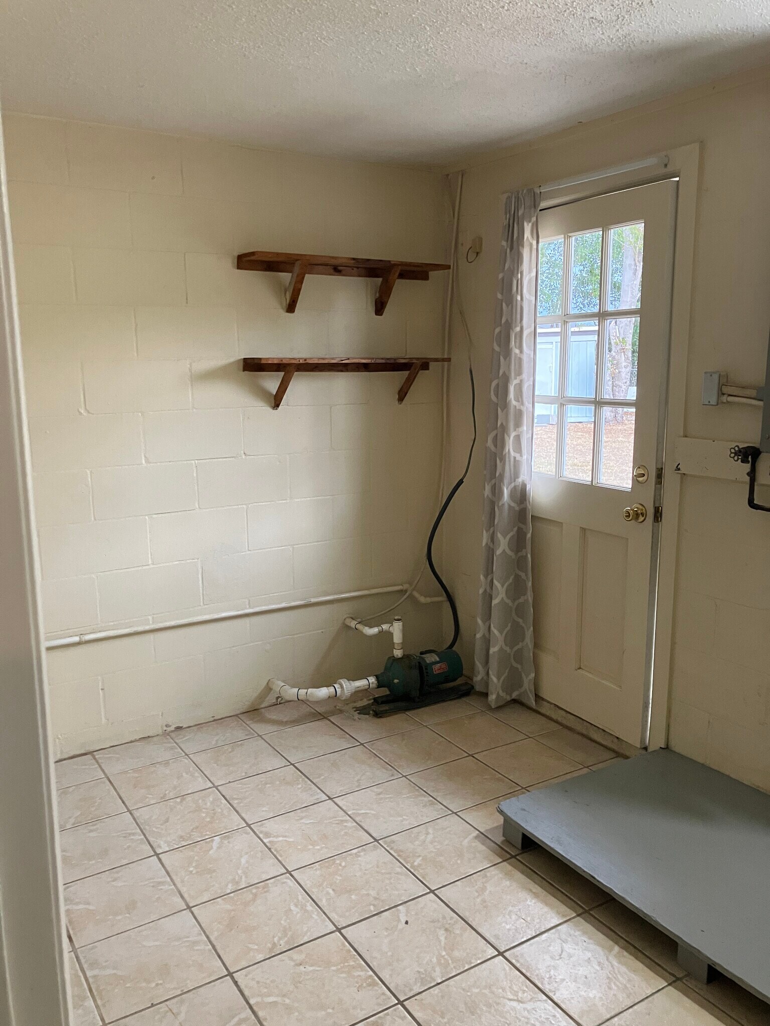 Building Photo - 7461 W Village Dr