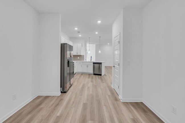 Building Photo - Brand New Townhome