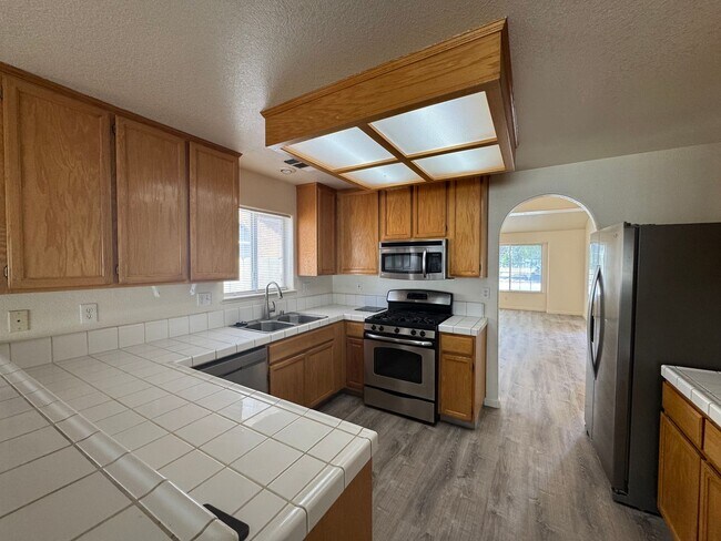 Building Photo - REDUCED!  4 Bedroom, 2 Bath Home with NEWER UDGRADES