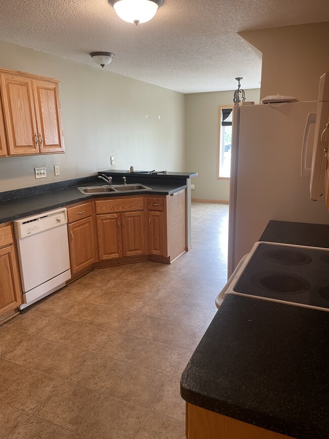 Building Photo - 15398 Radium St NW