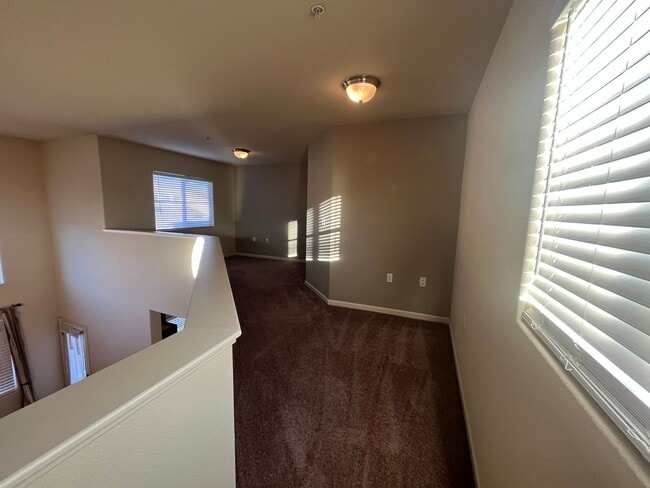 Building Photo - Spacious 2 bed 2 bath condo available in N...