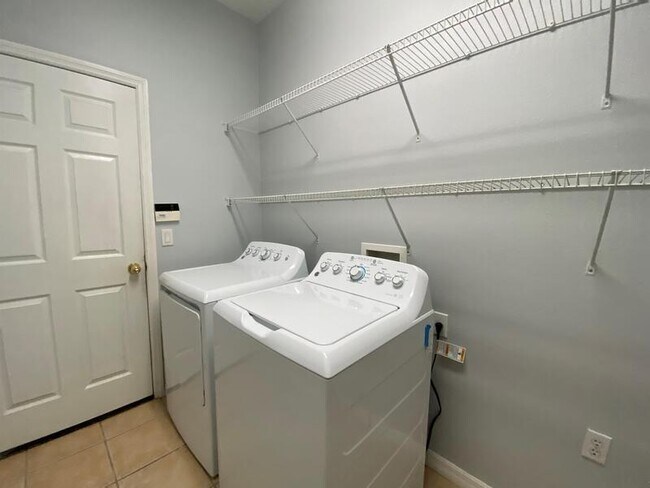 Building Photo - 9918 Autumn Creek Ln