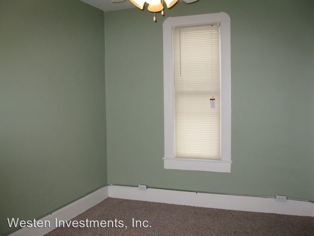 Building Photo - 3 br, 1 bath Room For Rent - 122 W Calhoun St