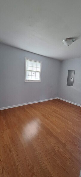 bedroom #2 - 1785 Edgefield Rd