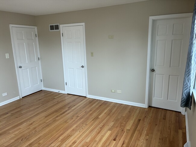 Building Photo - 127 Hickory Rd