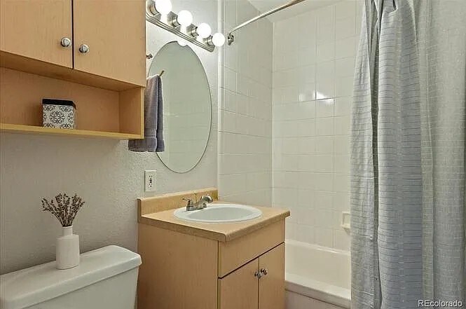 Building Photo - 2500 S York St