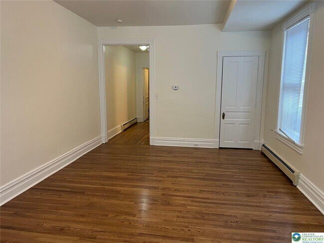 Building Photo - 531 Linden St