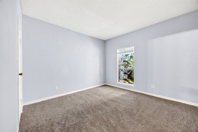 Building Photo - 10053 Westpark Dr