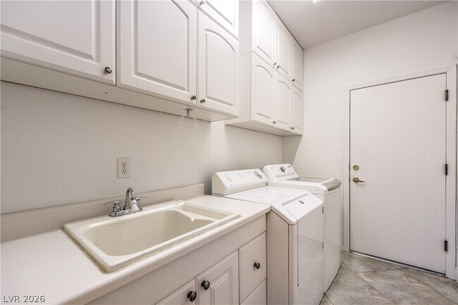 Building Photo - 2656 Riceville Dr
