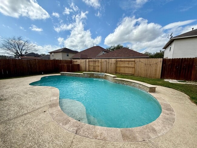 Building Photo - 19011 Bressingham Dr