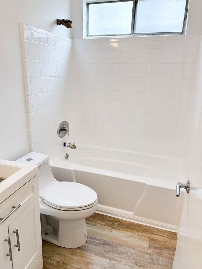 Building Photo - Venice - Close to the Waves - 1st Floor Larger 1-Bedroom W/ Parking