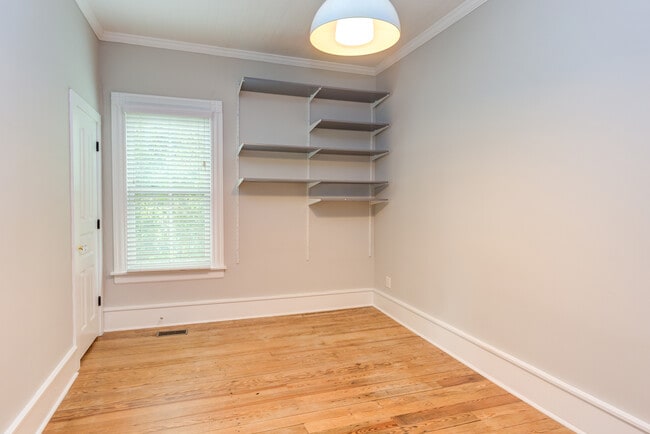 Building Photo - 510 Oakwood Ave