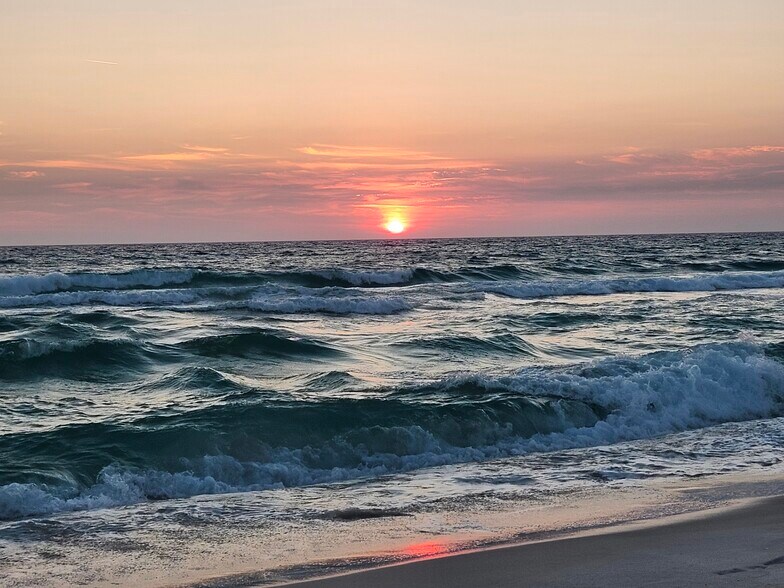 Building Photo - 17462 Front Beach Rd