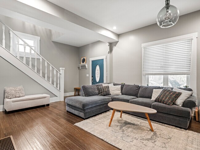 Building Photo - 622 N Hamilton Ave