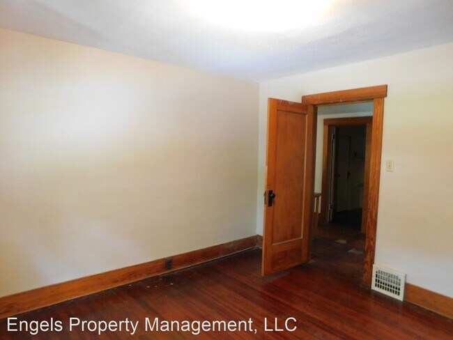 Building Photo - 5 br, 2 bath House - 524 W 4th