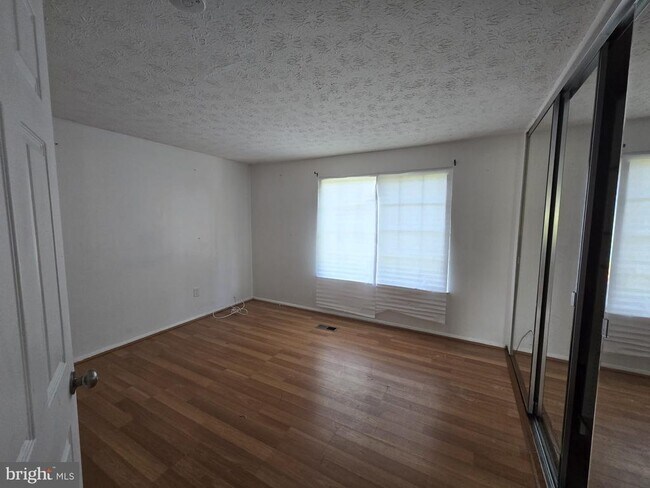 Building Photo - 1409 Rossiter Ct