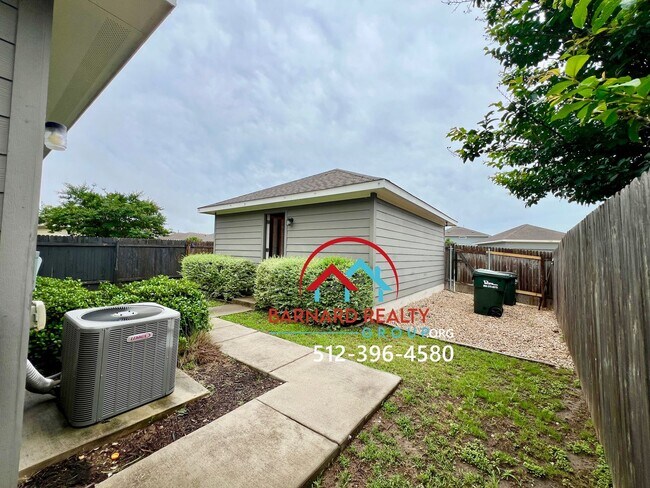 Building Photo - **APPLICATION PENDING!**2 bed/2 bath in De...
