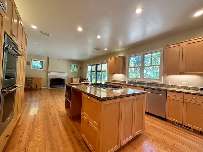 Building Photo - Woodside Classic 3 Bedroom on Beautiful Park Like Yard