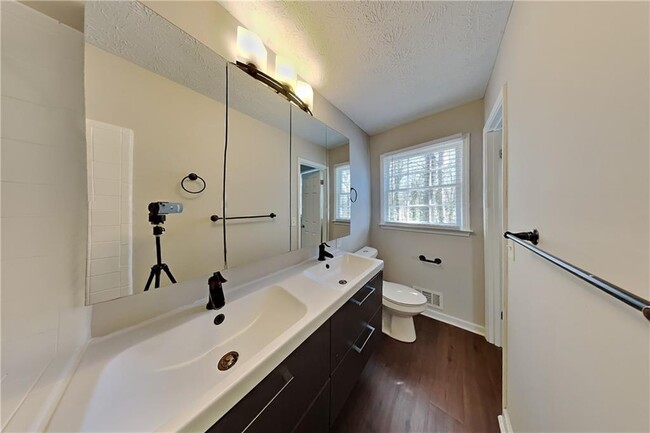 Building Photo - 3575 Brookhill Cir