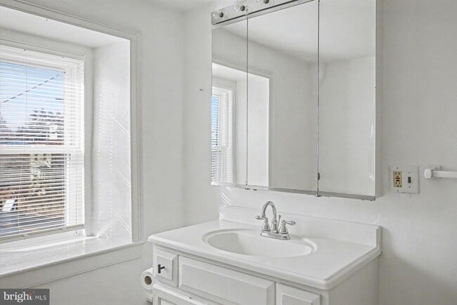 Building Photo - 739 Sergeantsville Rd