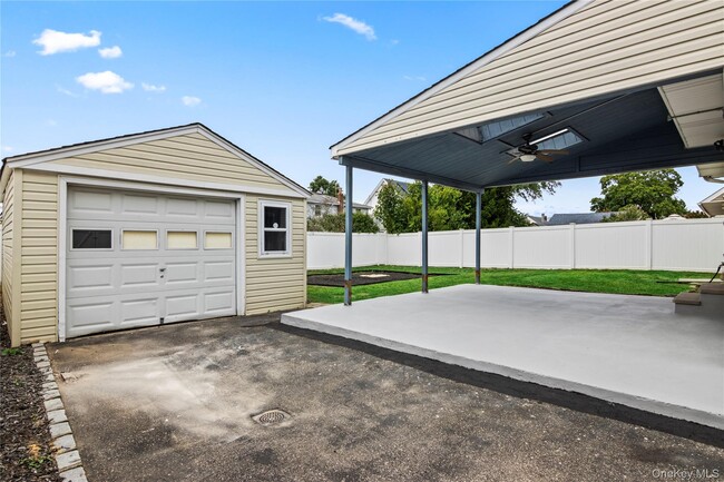 Building Photo - 937 Bowling Green Dr