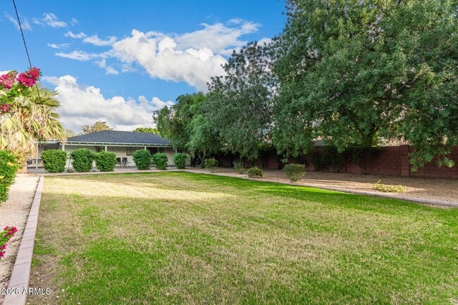 Building Photo - 1416 S College Ave