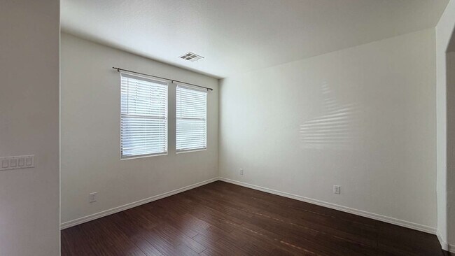 Building Photo - 43658 Caven Dr