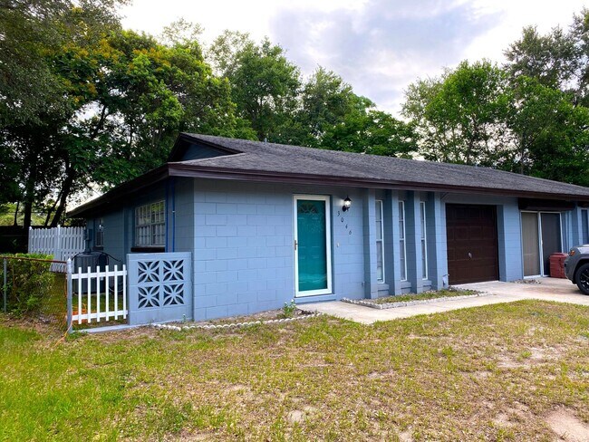 Building Photo - Southern Oaks 2 / 2 with Office & Sun Room