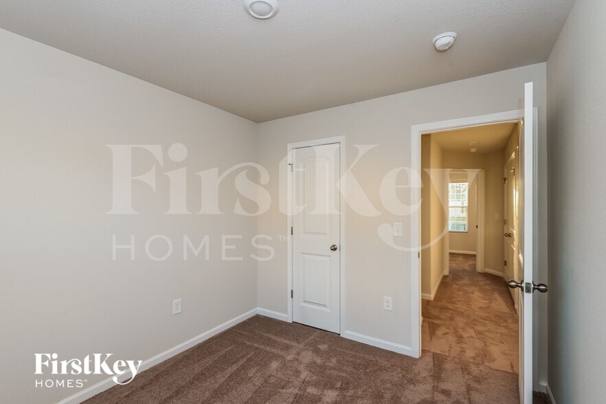 Building Photo - 5024 Wolfridge Ave