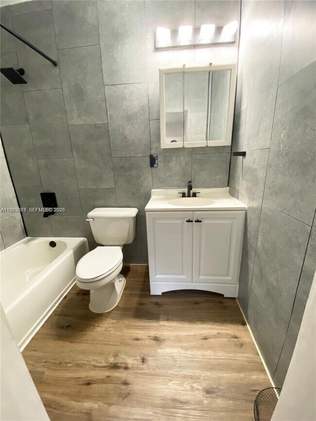 Building Photo - 705 NE 87th St