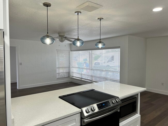 Building Photo - 1934 Wallace Ave