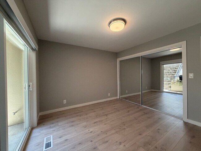 Building Photo - 32 Perego Terrace