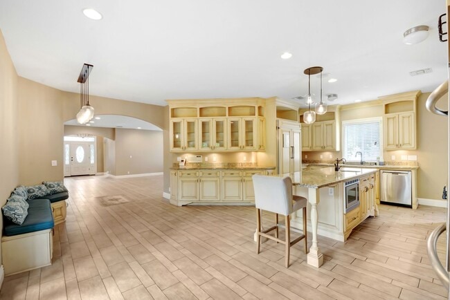 Building Photo - Gorgeous 3,000+ sq ft home in Glendora wit...