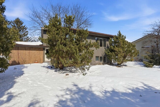 Building Photo - 957 Beta Dr