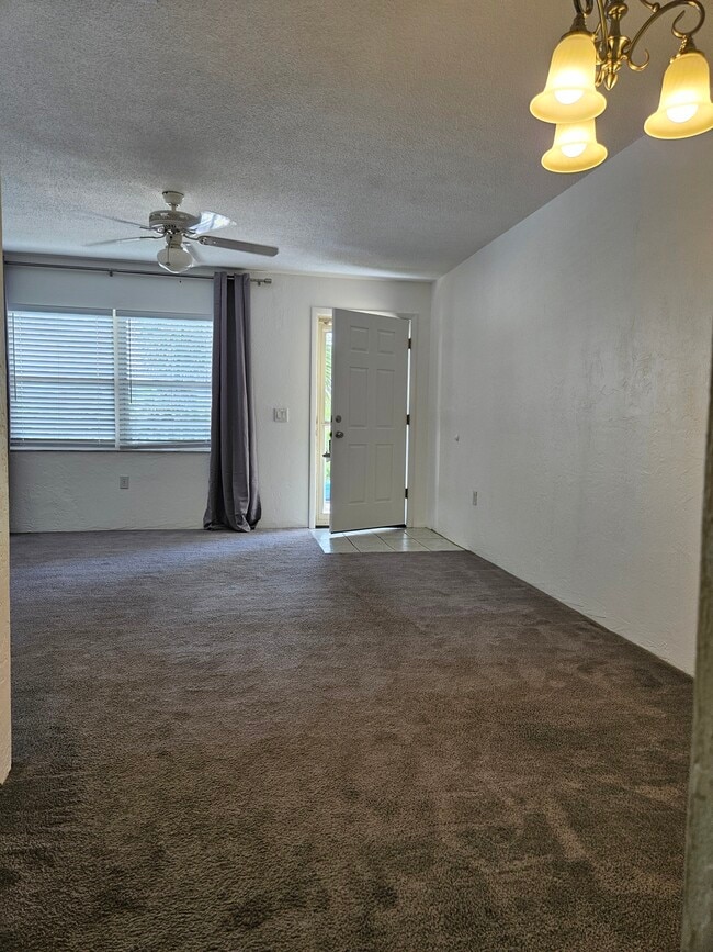 Building Photo - 112 7th St S