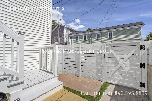 Building Photo - Charming, Renovated Downstairs 2-Bedroom U...